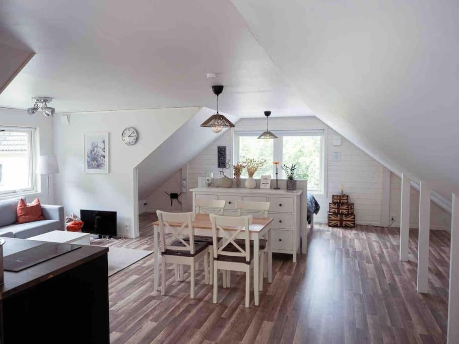 A Lovely Bright Apartment With It'S Own Entrance Кунгсбака Екстер'єр фото