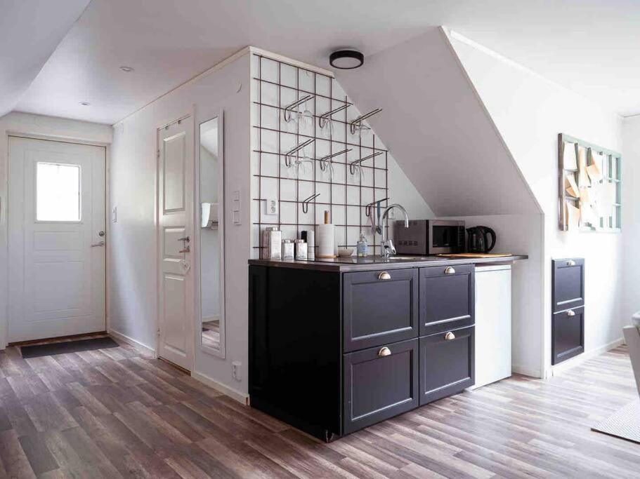 A Lovely Bright Apartment With It'S Own Entrance Кунгсбака Екстер'єр фото